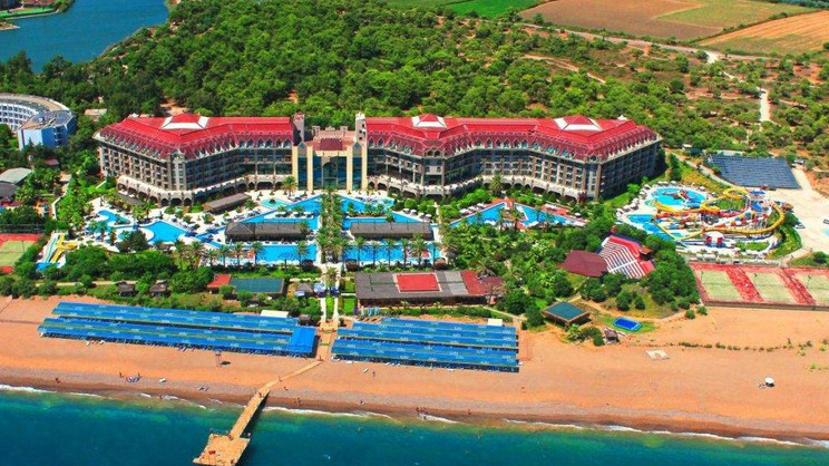 Azura Deluxe Resort & Aqua Sorgun 